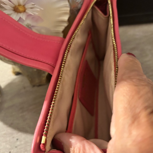 Coach, pink, leather, & wicker large wristlet, rare - Picture 6 of 11